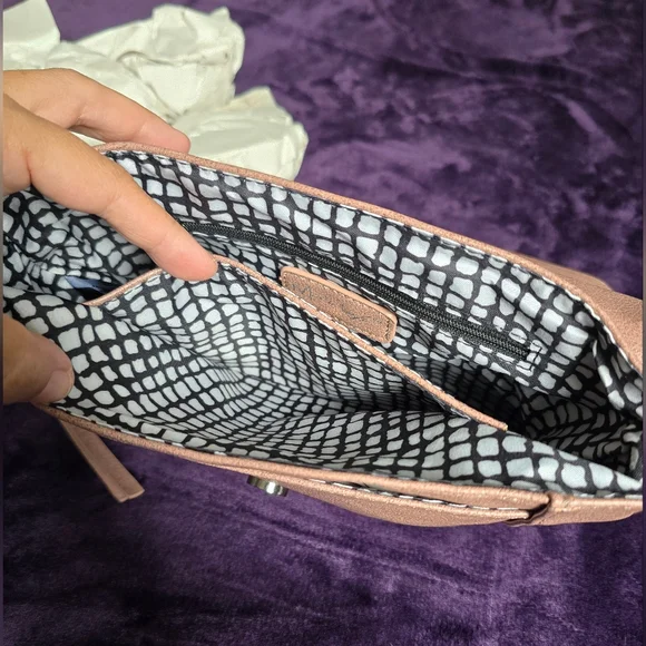 Moda Luxe Easy Foldover Crossbody - Picture 6 of 15